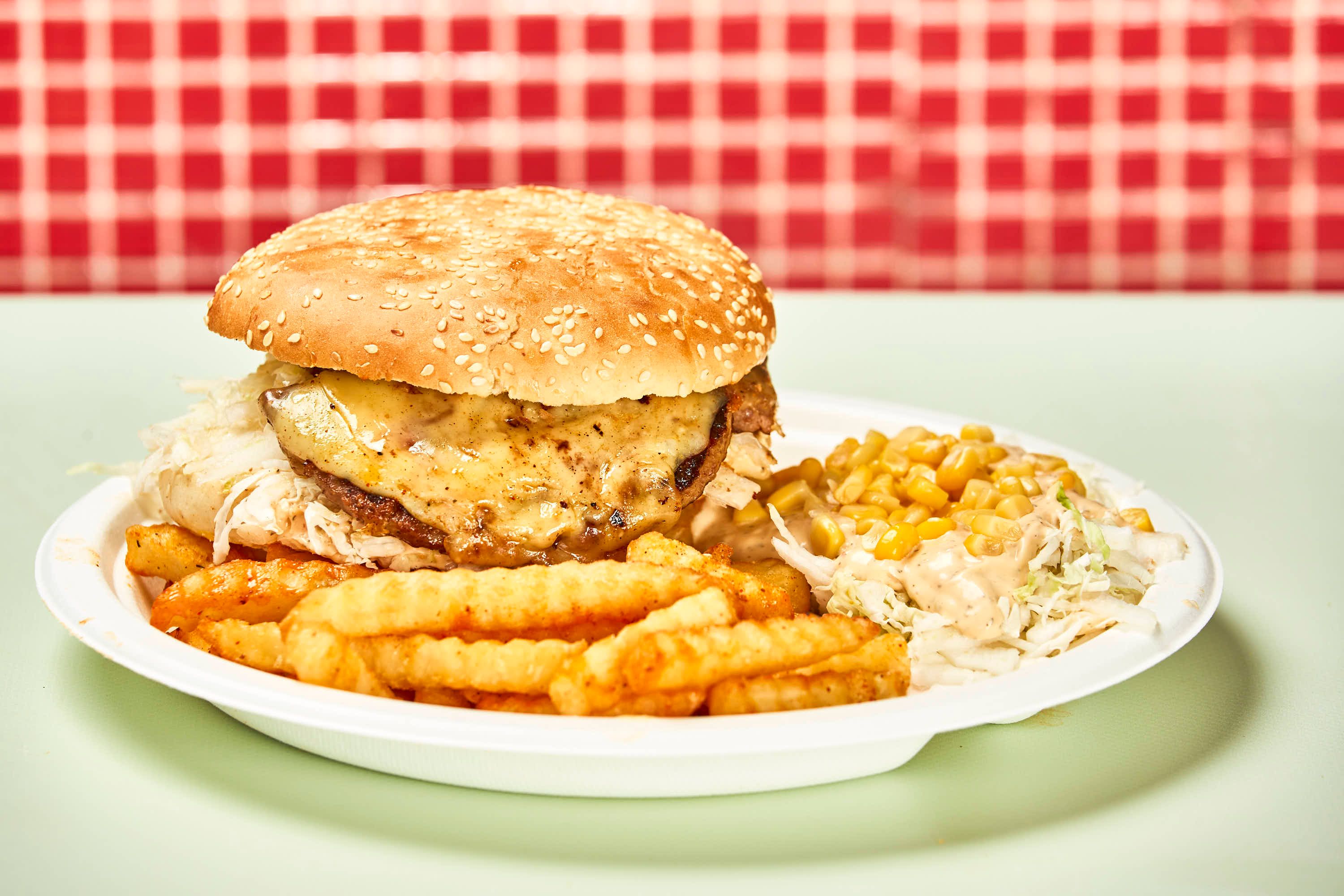 Burgertallerken med pommes frites